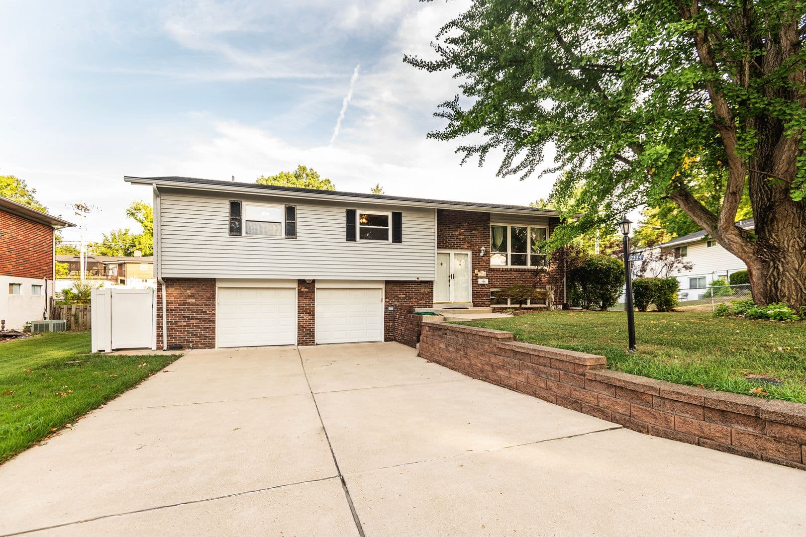 St. Louis House: 2334 Rosegarden Dr