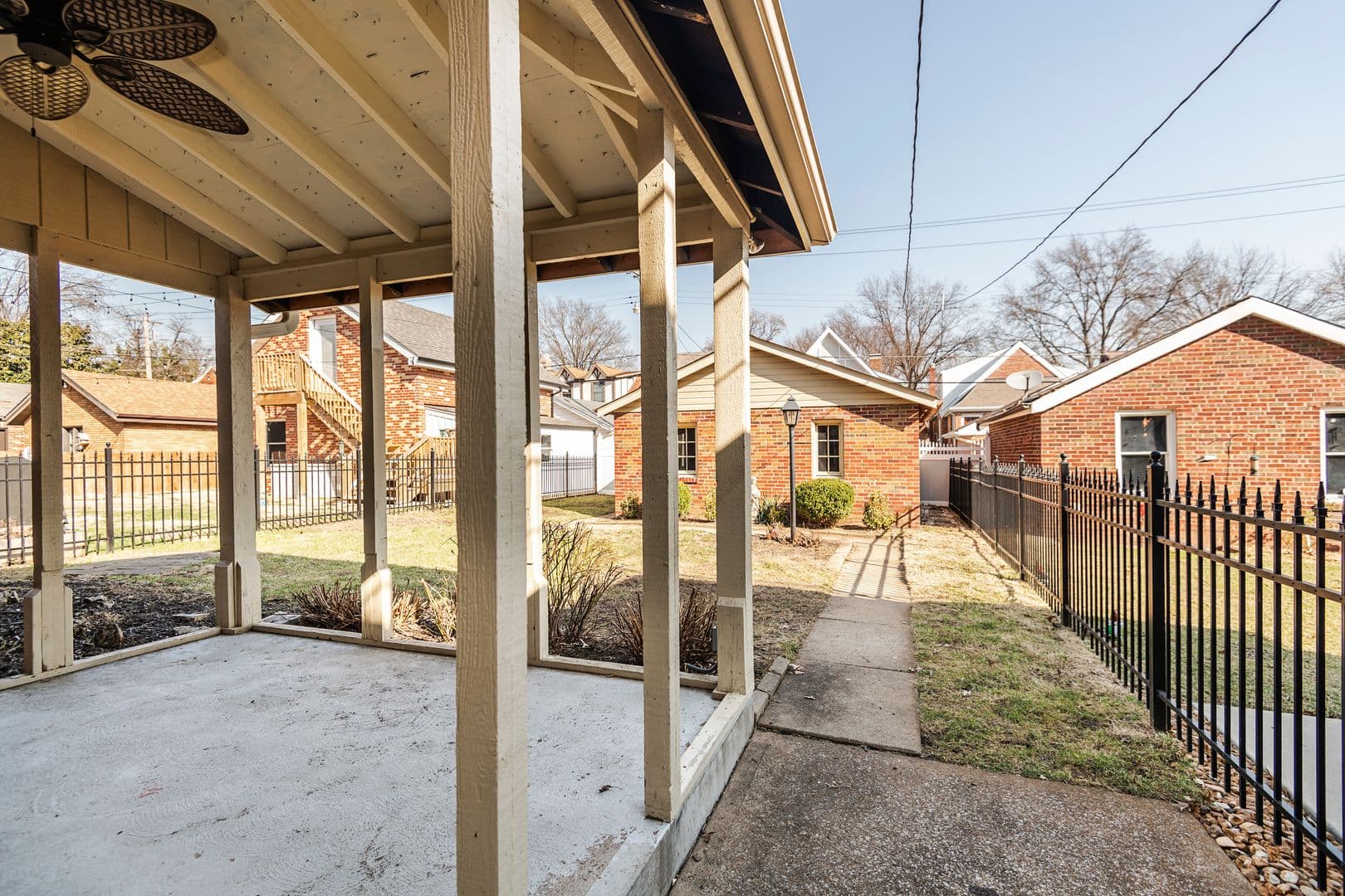 St.Louis House: 5827 Delor