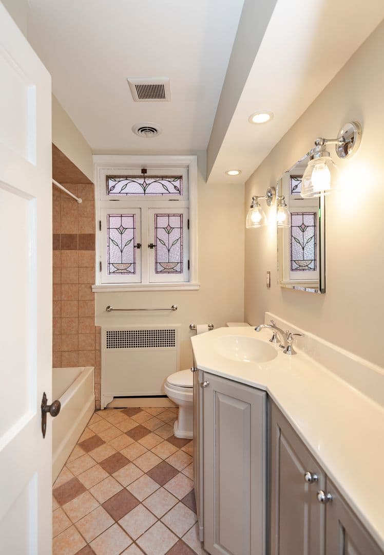 St.Louis House: 5827 Delor