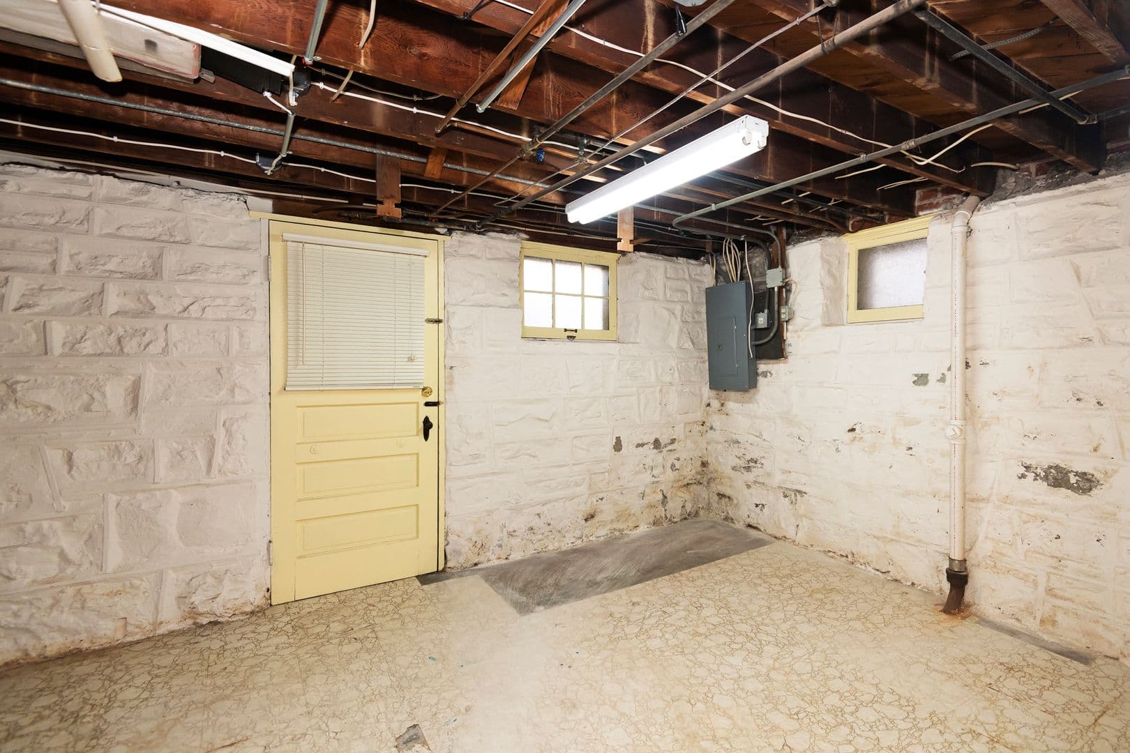 St.Louis House: 5827 Delor
