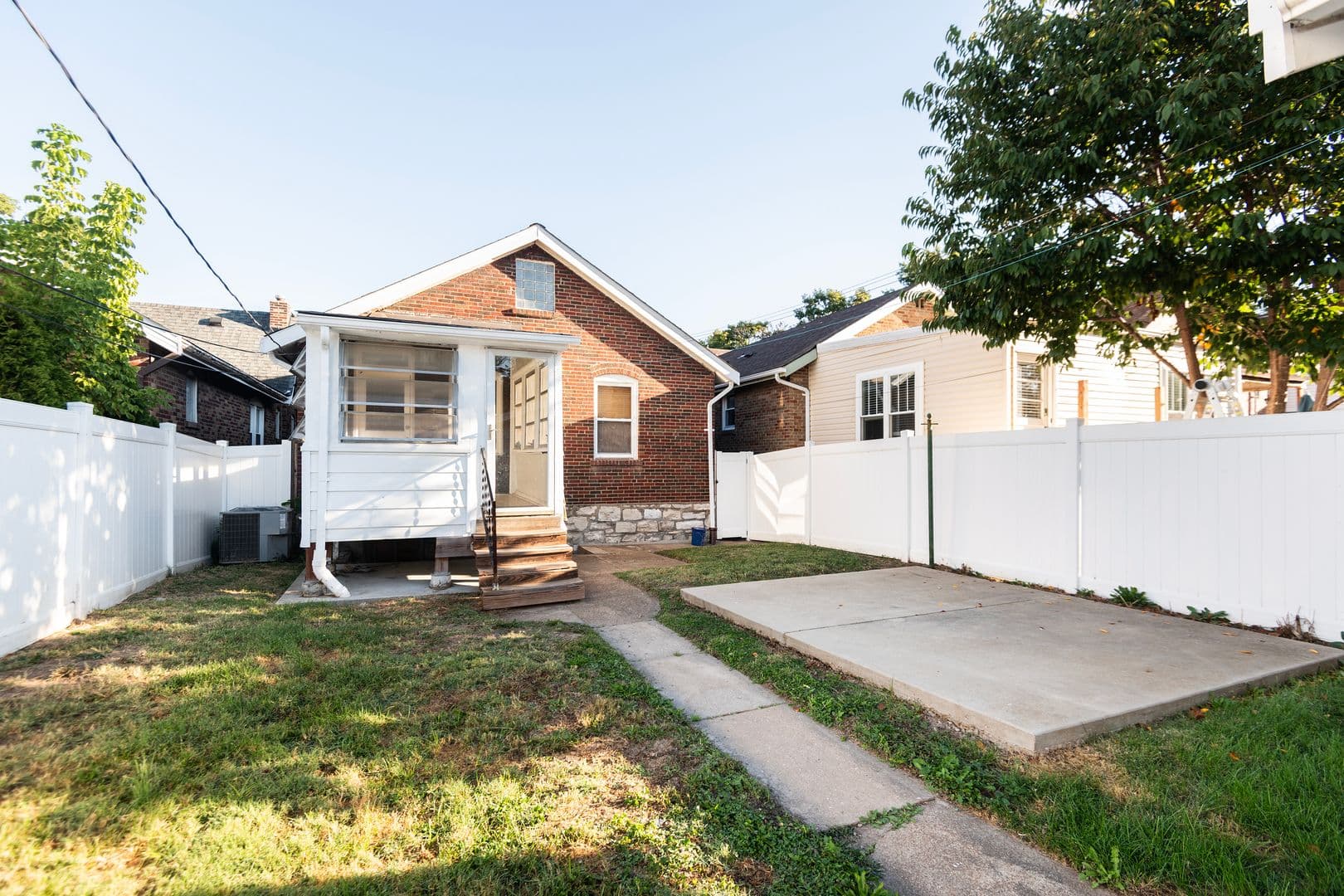 St. Louis House: 5514 Nottingham Ave