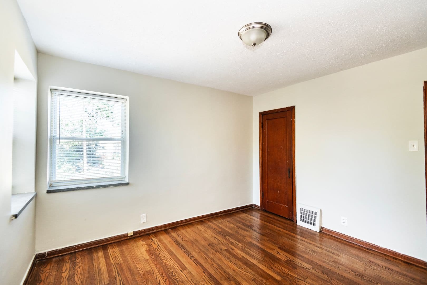 Saint Louis Apartment: 5322 Miami St