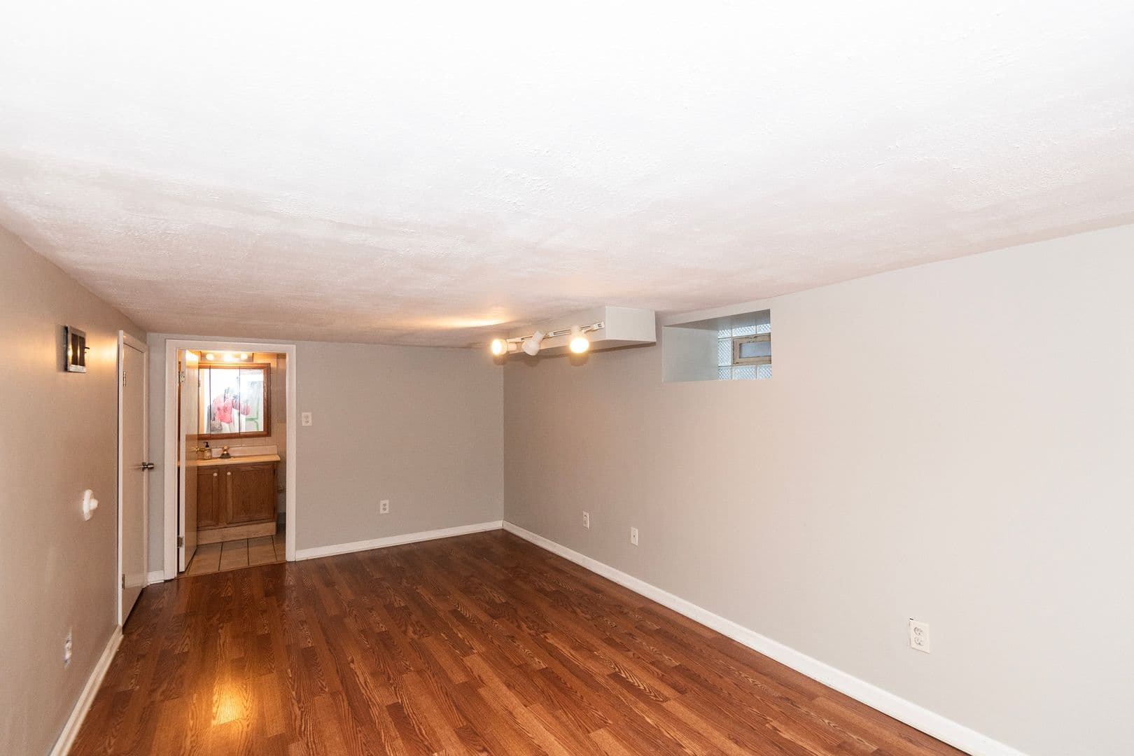 St. Louis House: 5514 Nottingham Ave