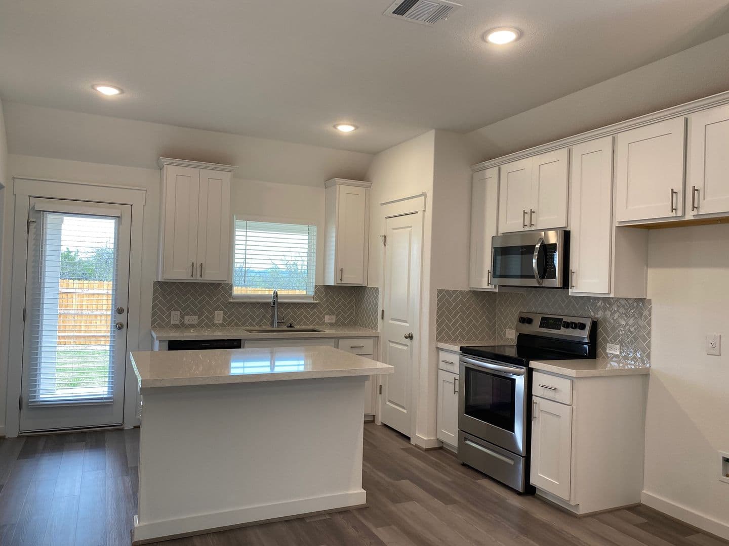 Georgetown House: 652 Pheasant Hill Ln