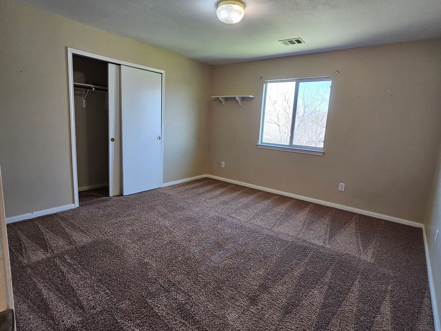 Kyle House: 221 Primrose Blvd