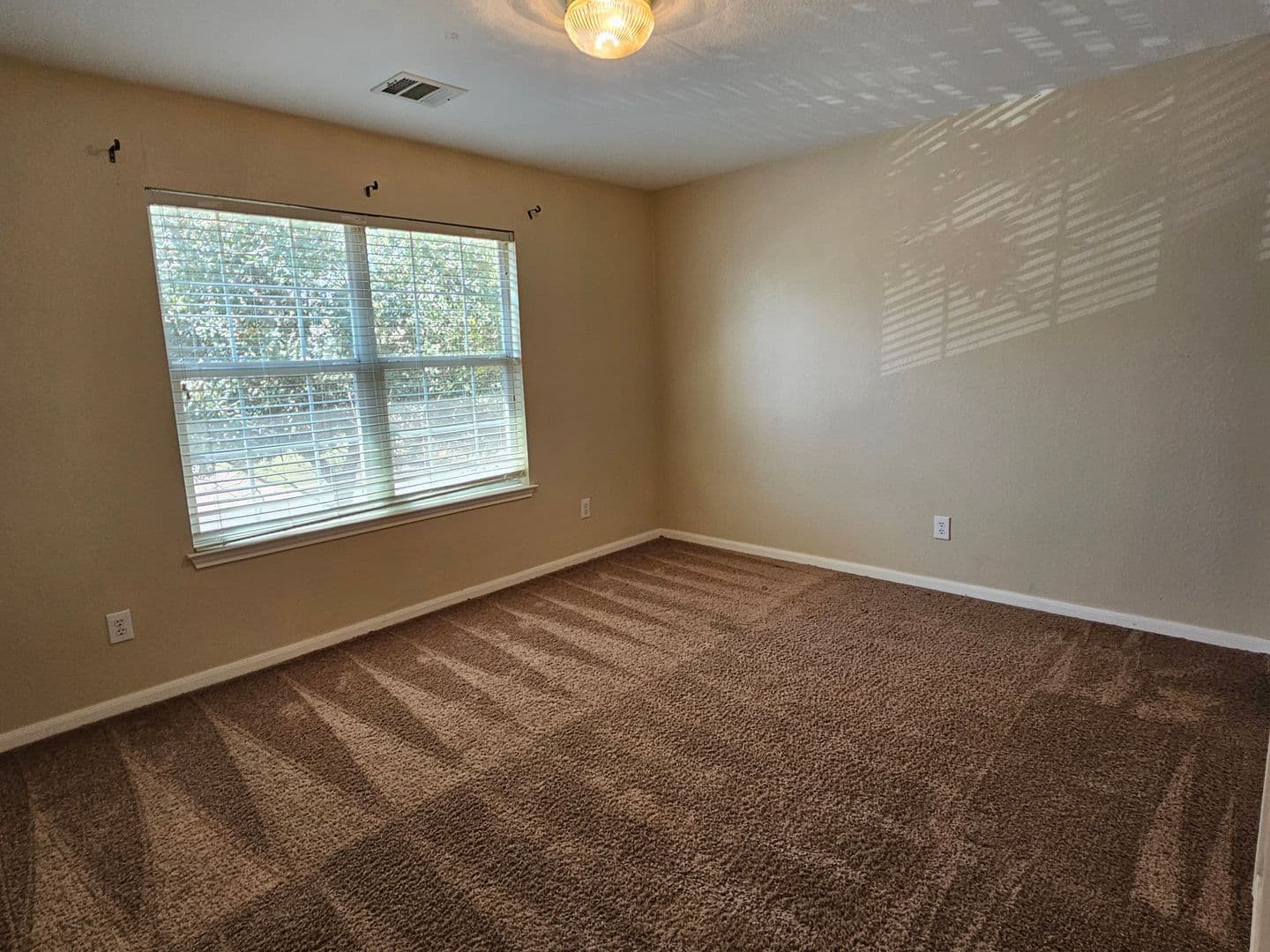 Kyle House: 221 Primrose Blvd