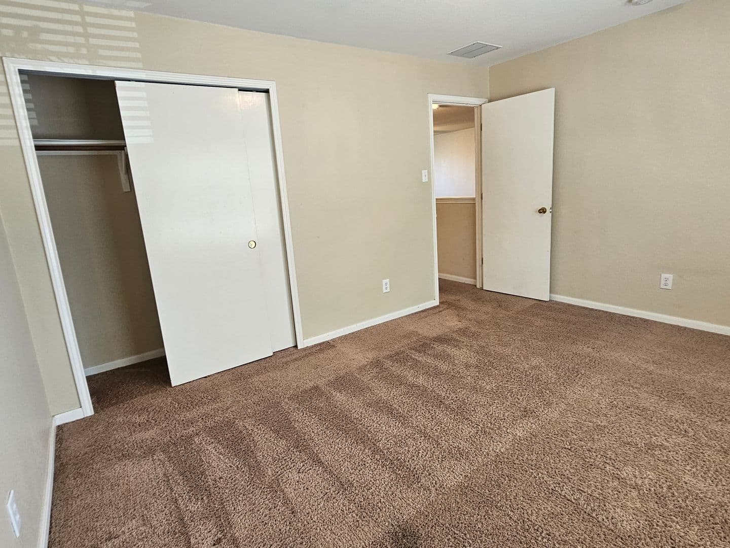 Kyle House: 221 Primrose Blvd