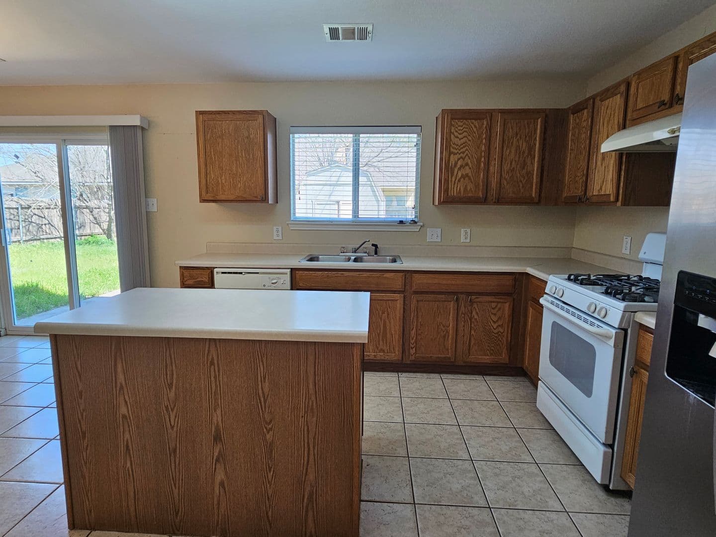 Kyle House: 221 Primrose Blvd