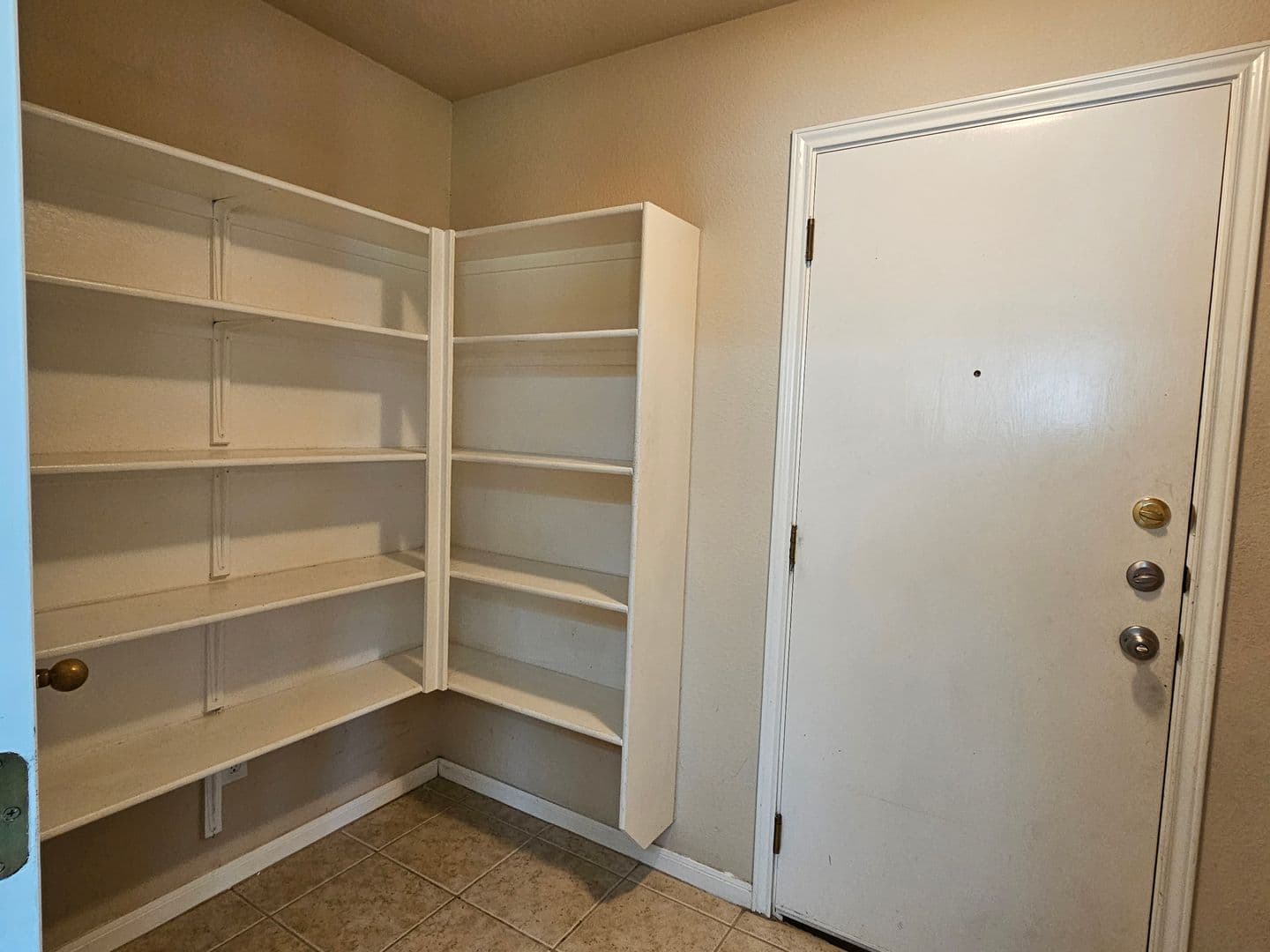 Kyle House: 221 Primrose Blvd