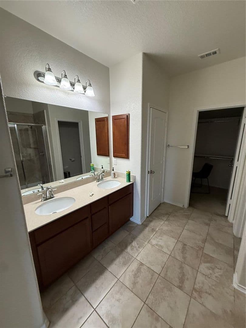 Pflugerville House: 16602 Brogan Ln