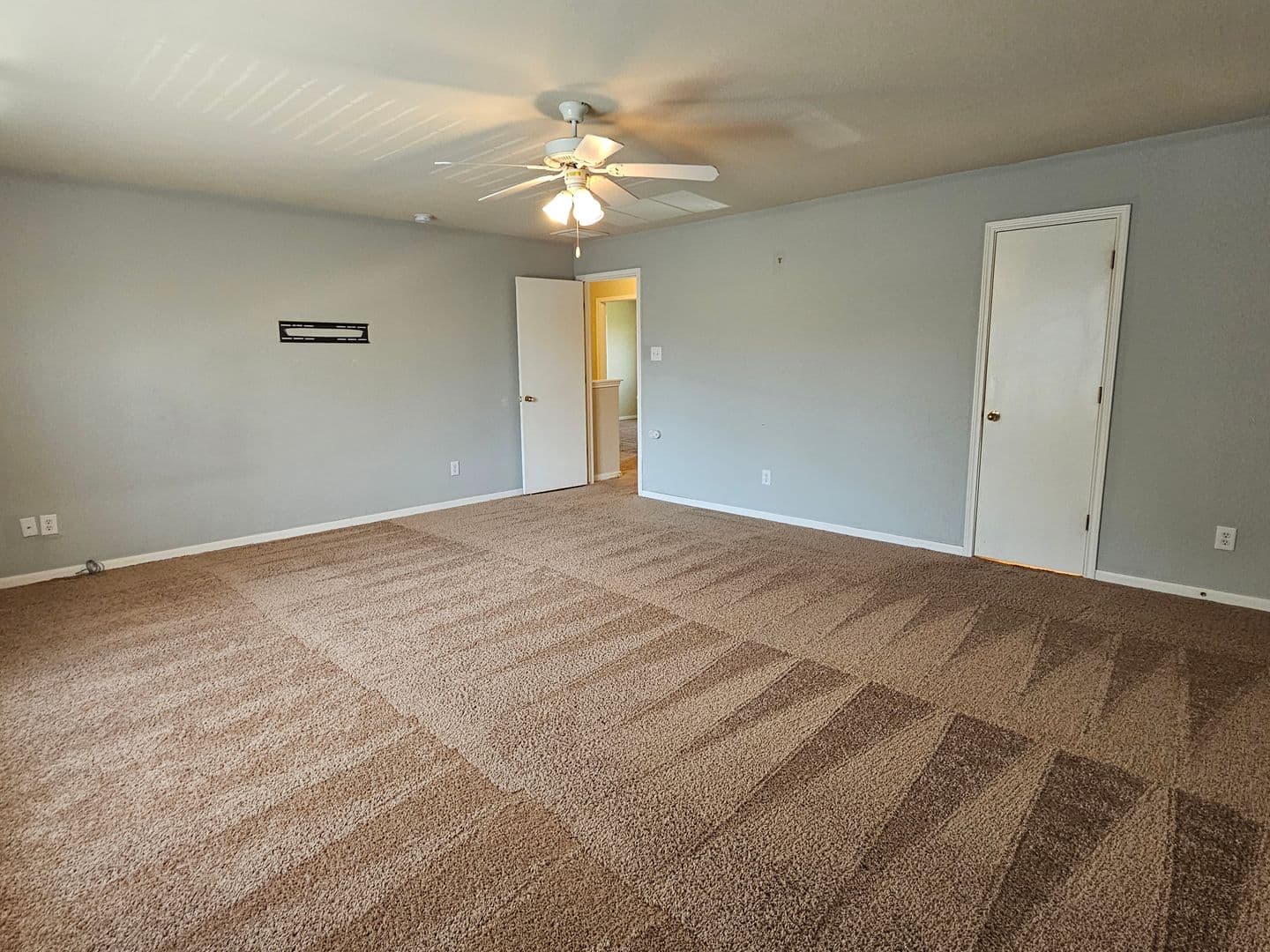 Kyle House: 221 Primrose Blvd