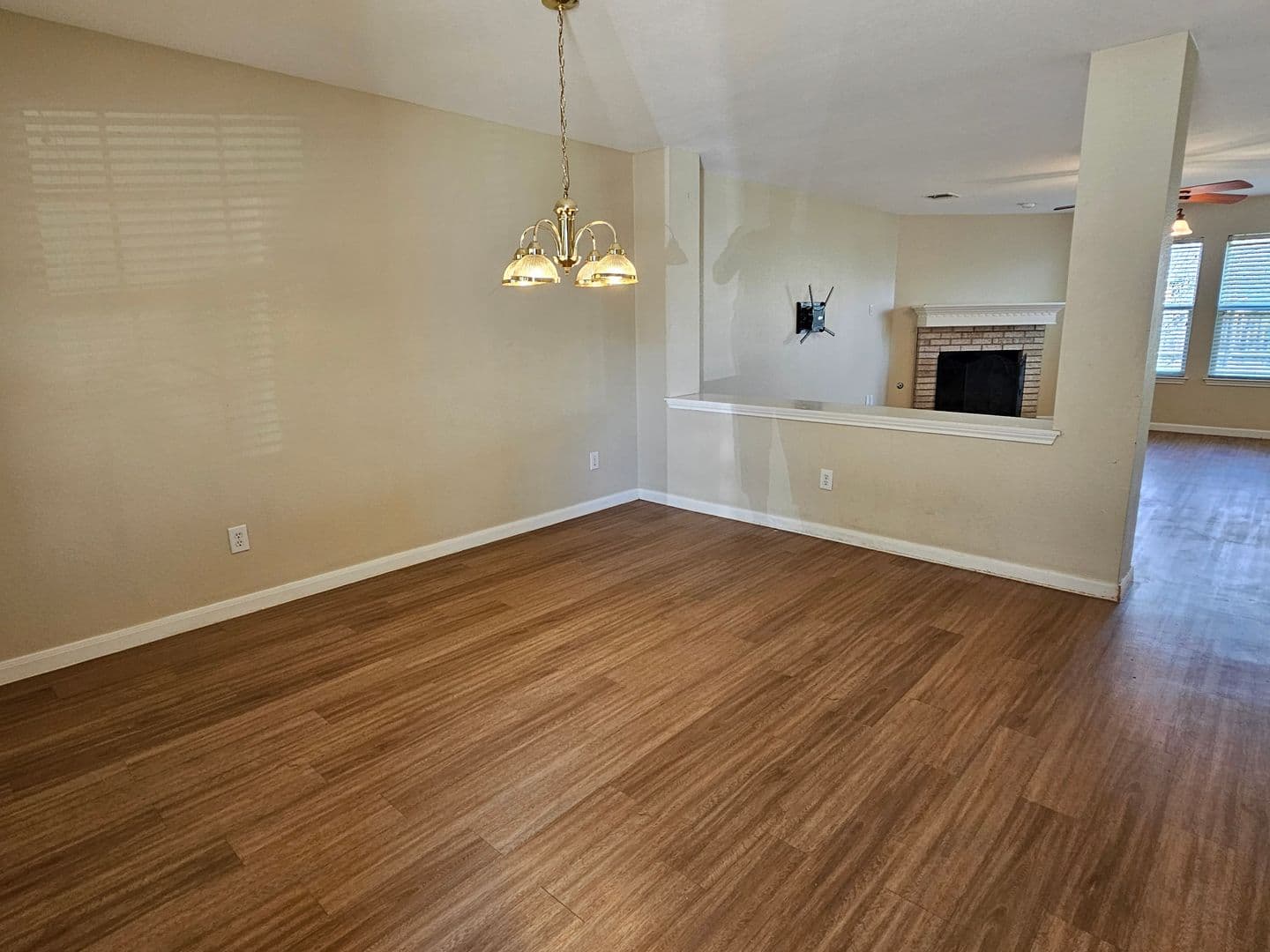 Kyle House: 221 Primrose Blvd