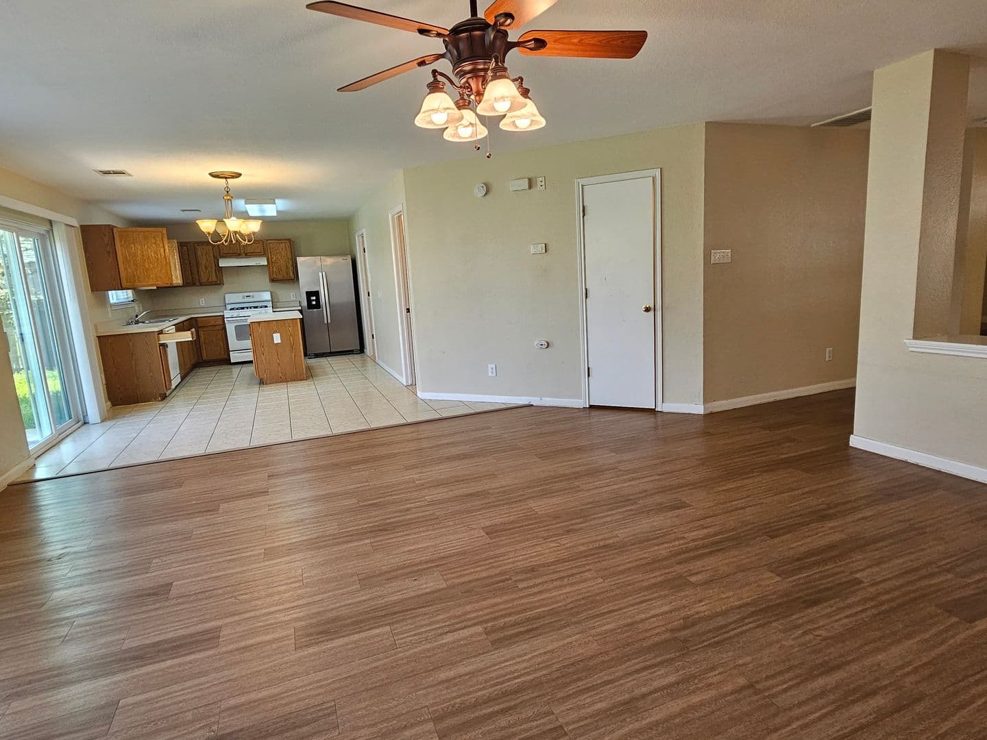 Kyle House: 221 Primrose Blvd