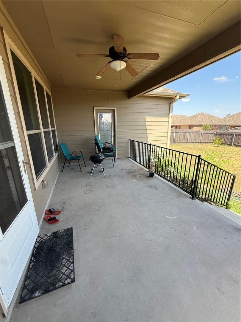 Pflugerville House: 16602 Brogan Ln