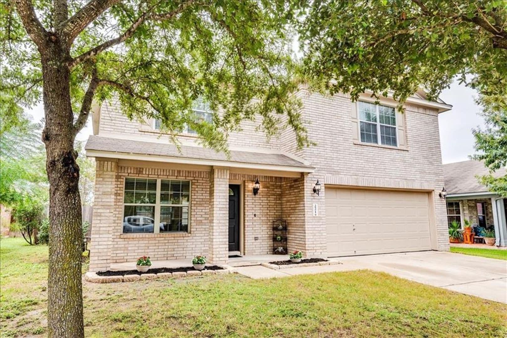 Kyle House: 221 Primrose Blvd