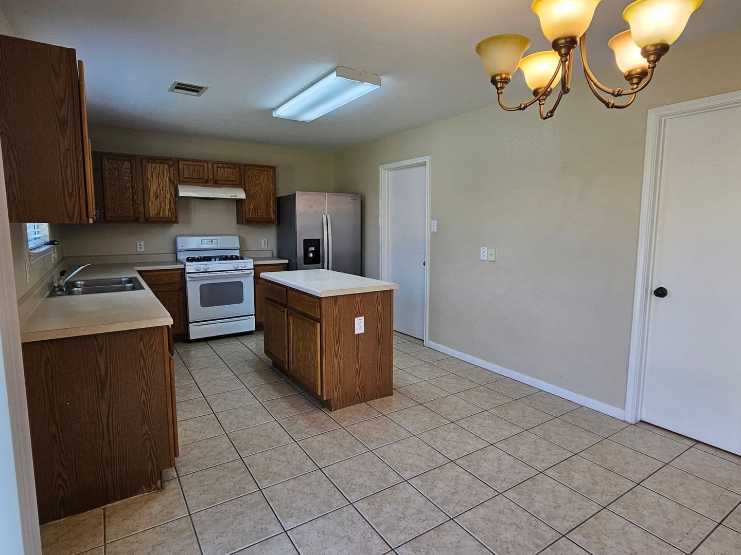 Kyle House: 221 Primrose Blvd