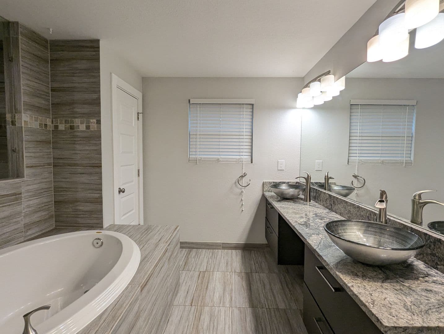 Austin House: 11308 Hilltop St