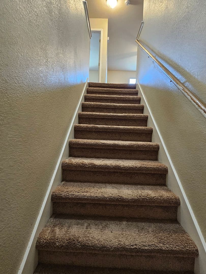 Kyle House: 221 Primrose Blvd