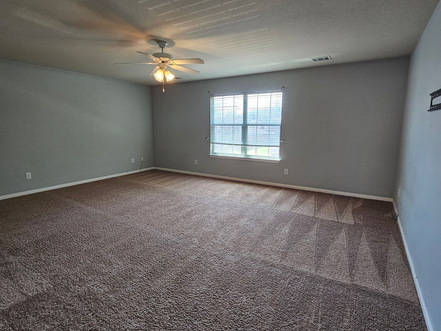 Kyle House: 221 Primrose Blvd