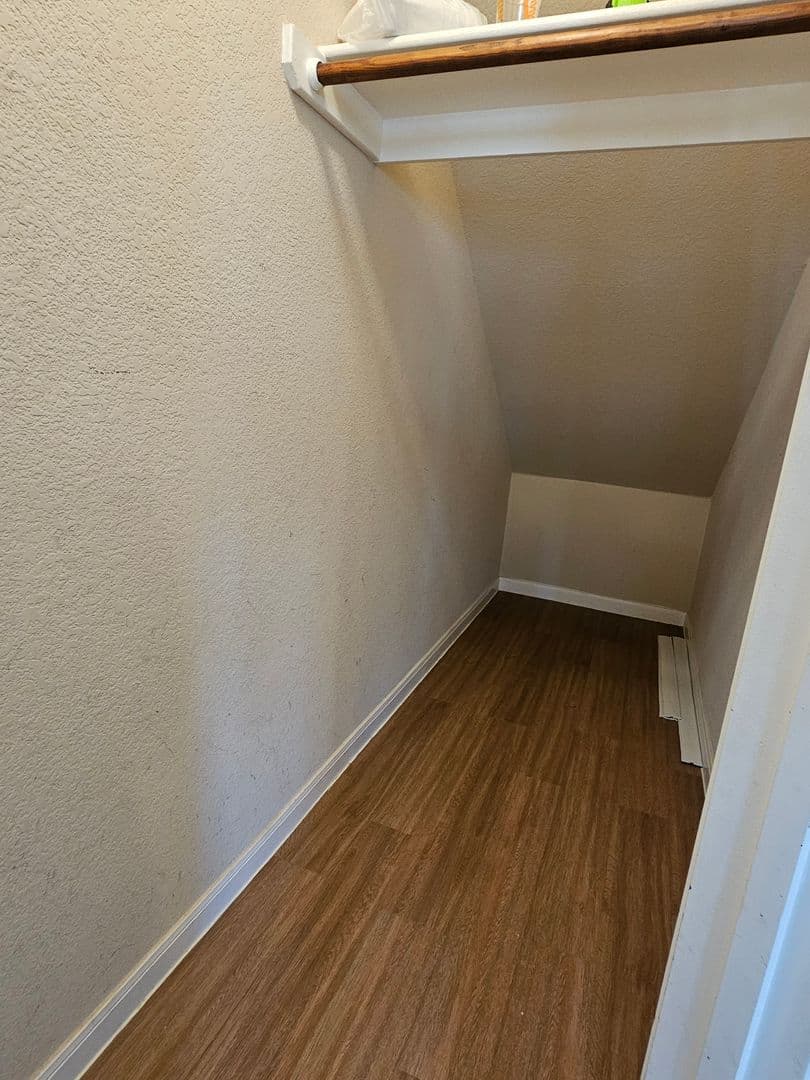 Kyle House: 221 Primrose Blvd