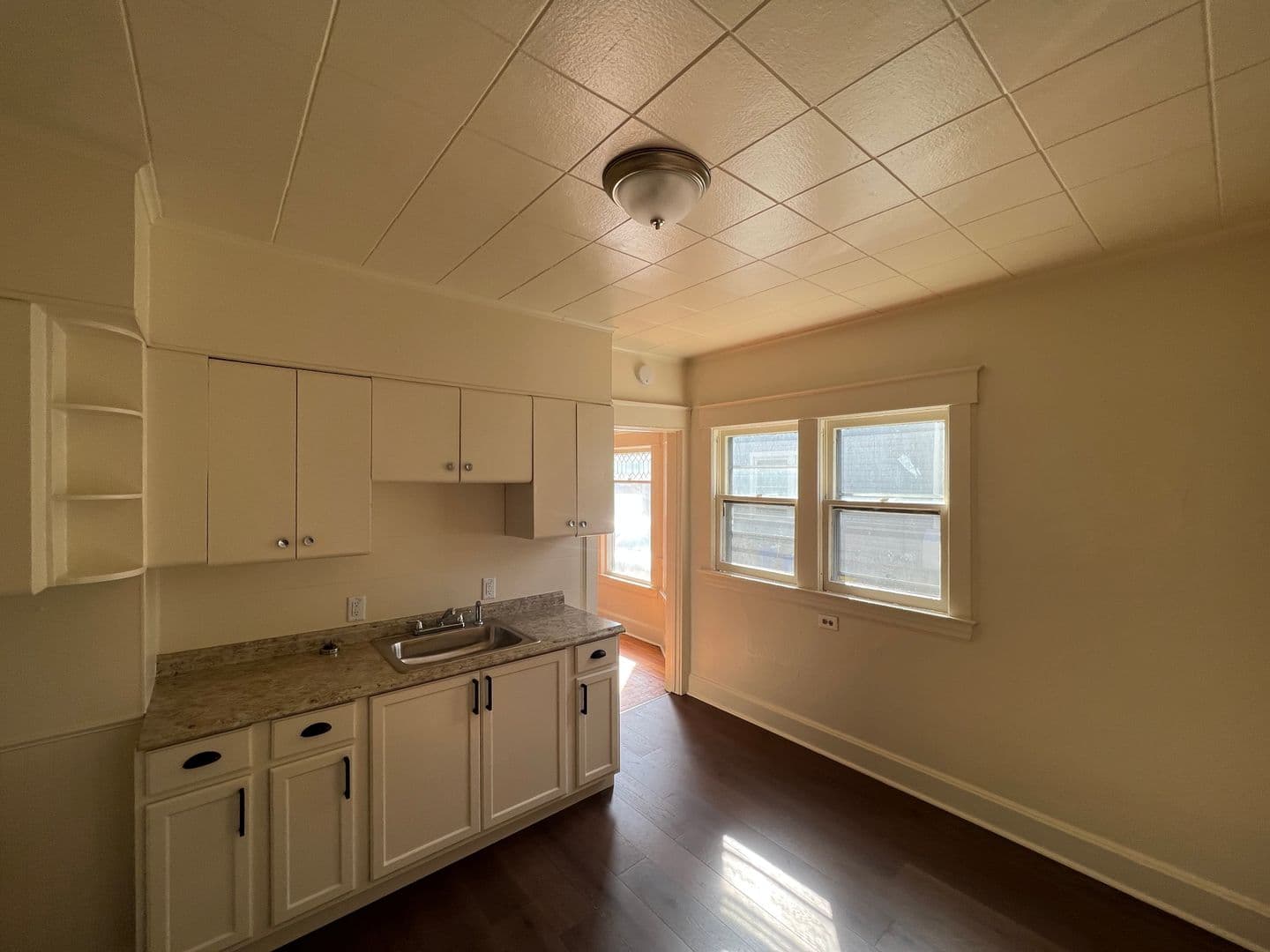 Endicott Apartment: 112 Adams Ave.