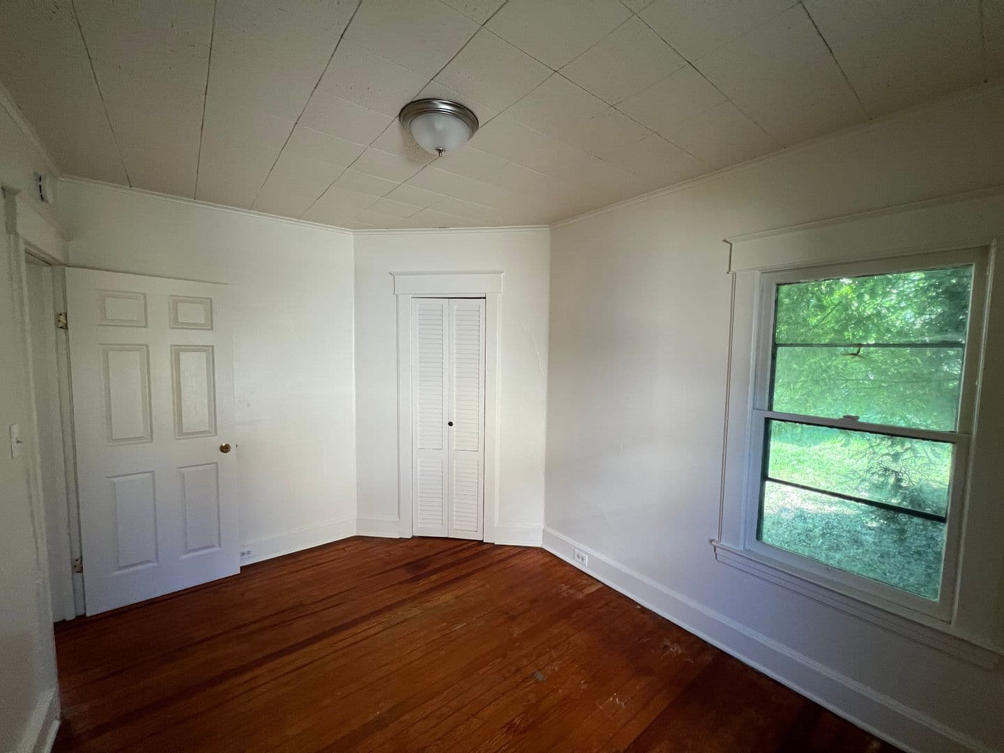 Endicott Apartment: 112 Adams Ave.