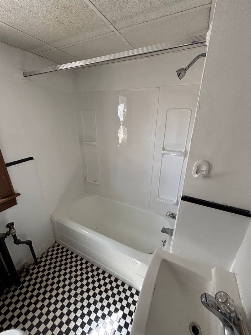Endicott Apartment: 322 W. Franklin Street