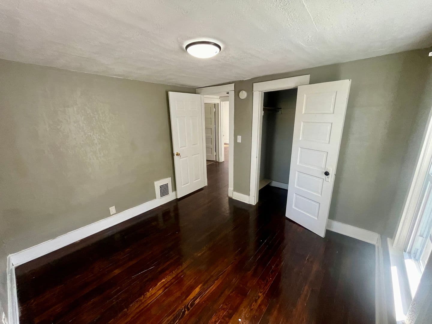 Johnson City House: 60 Roberts st