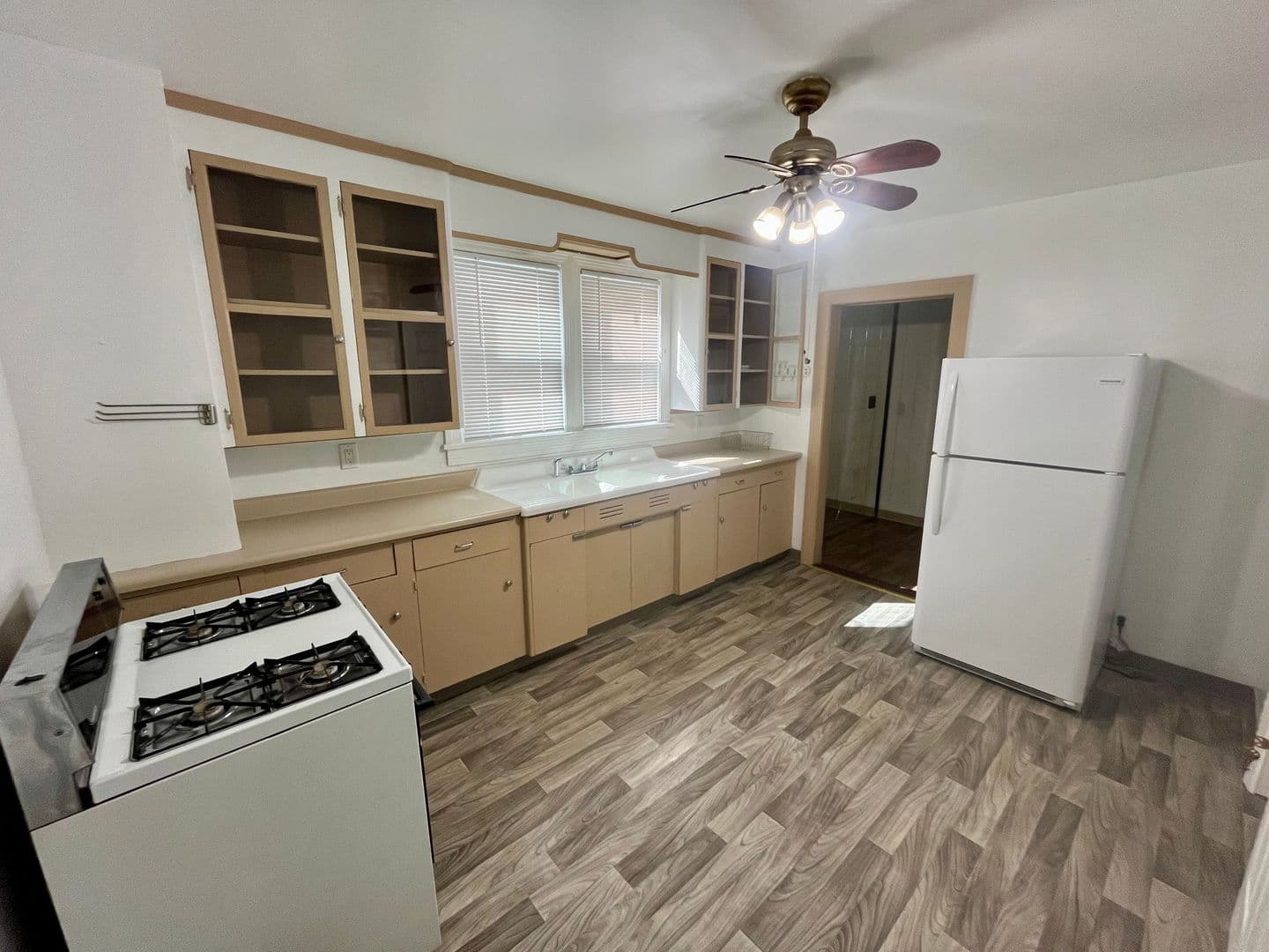 Johnson City House: 60 Roberts st