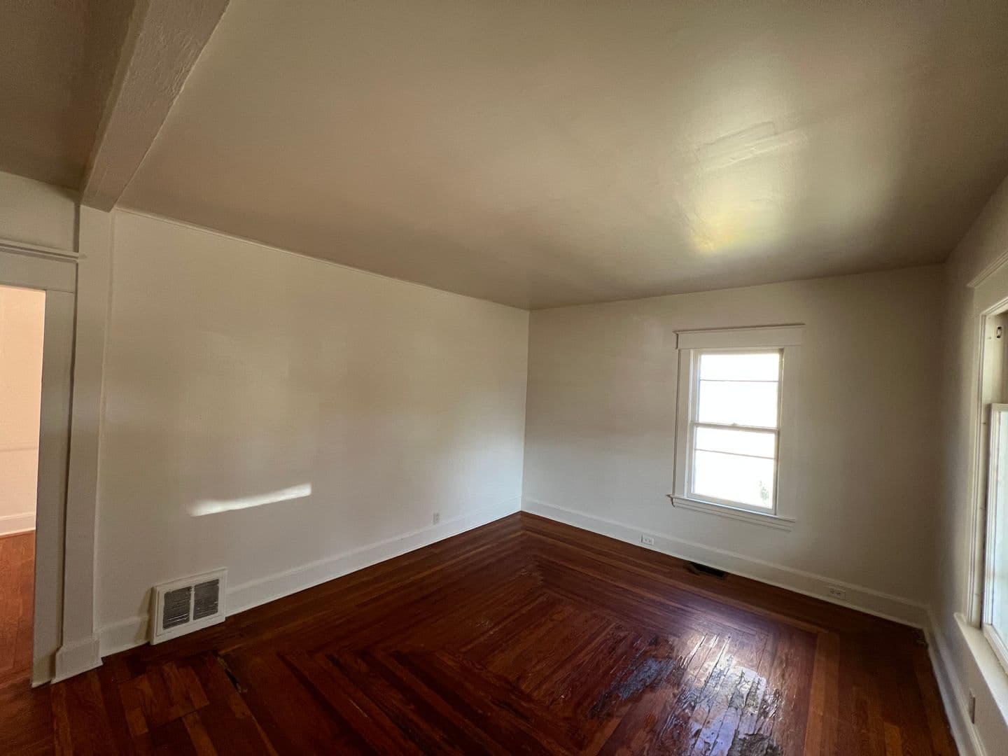 Endicott Apartment: 112 Adams Ave.