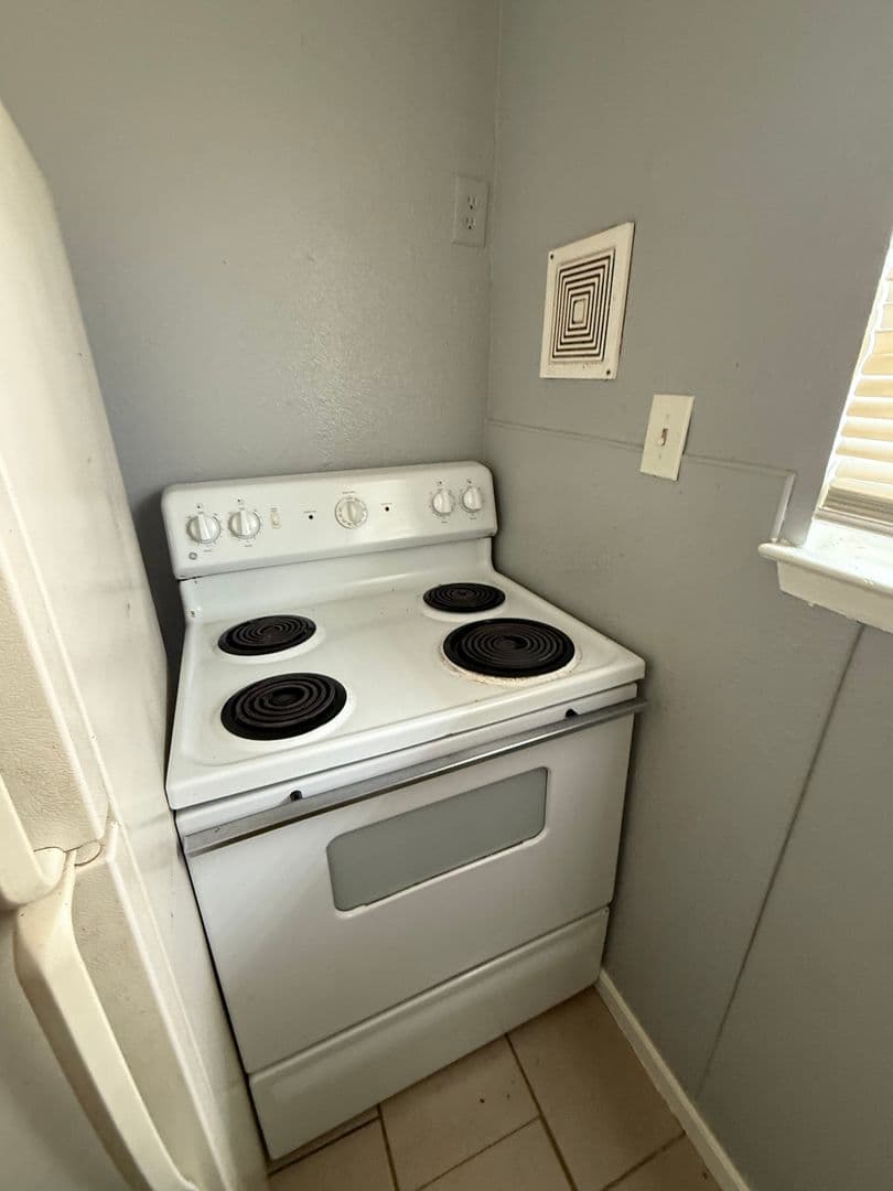 Sacramento Apartment: 618 Plaza Ave
