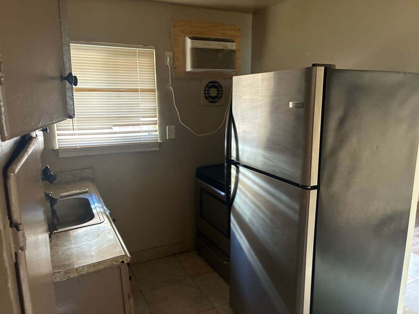 Sacramento Apartment: 618 Plaza Ave