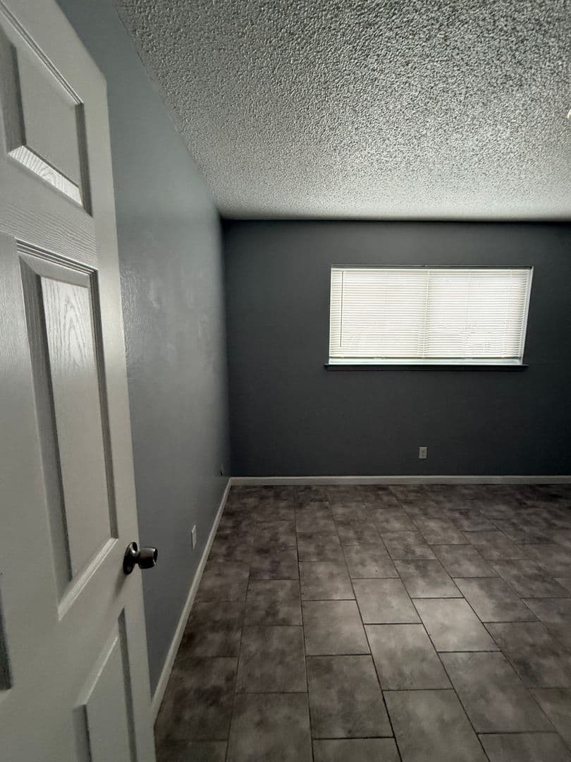 Sacramento Apartment: 701 Plaza Avenue
