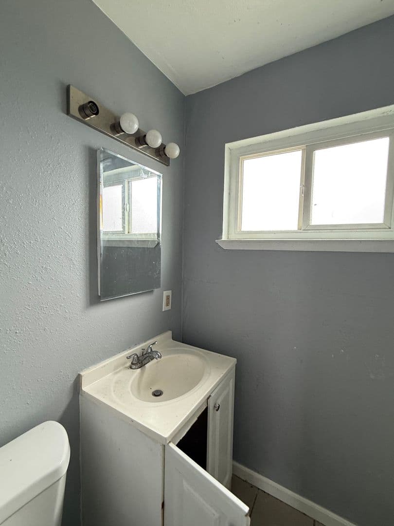Sacramento Apartment: 618 Plaza Ave