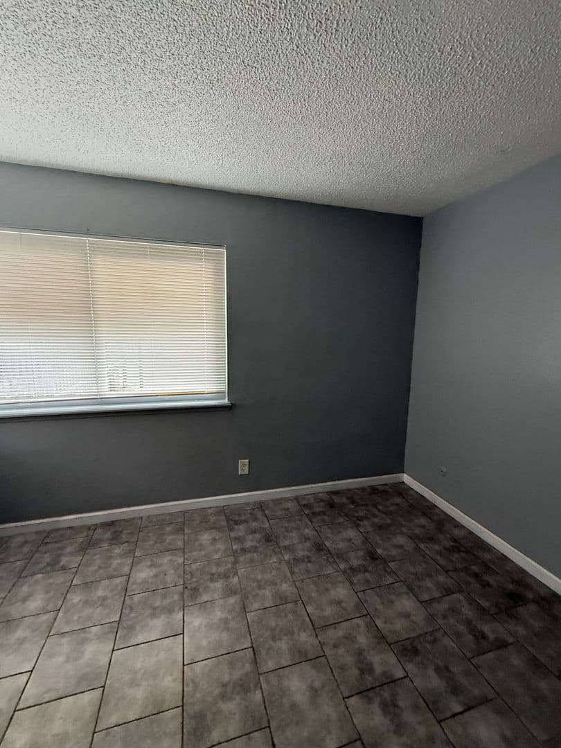 Sacramento Apartment: 701 Plaza Avenue