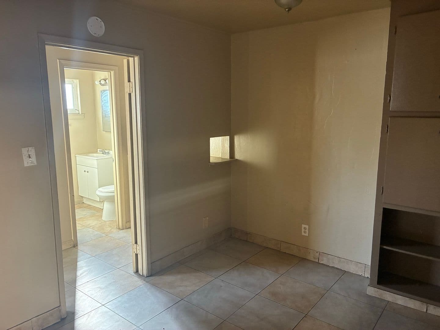 Sacramento Apartment: 618 Plaza Ave