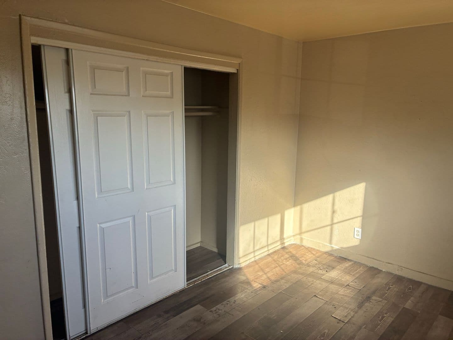 Sacramento Apartment: 618 Plaza Ave