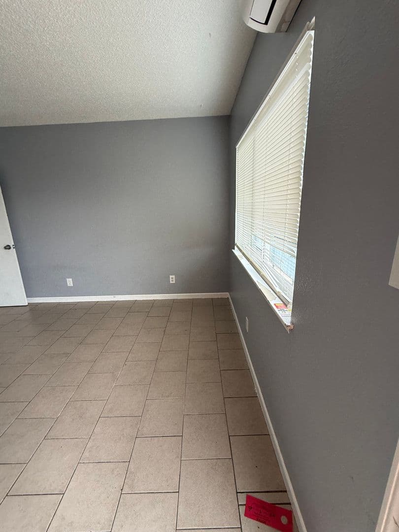 Sacramento Apartment: 618 Plaza Ave