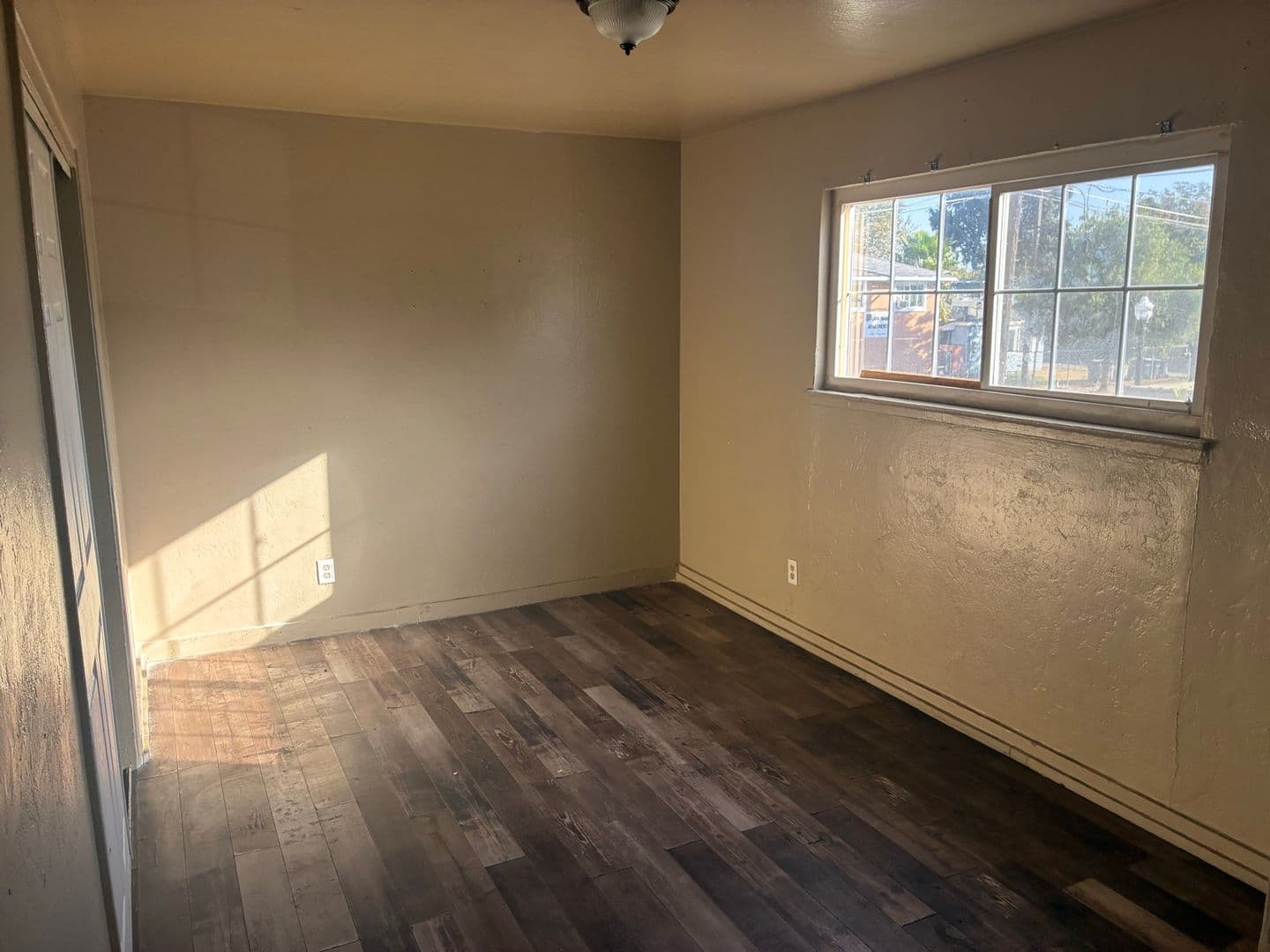 Sacramento Apartment: 618 Plaza Ave