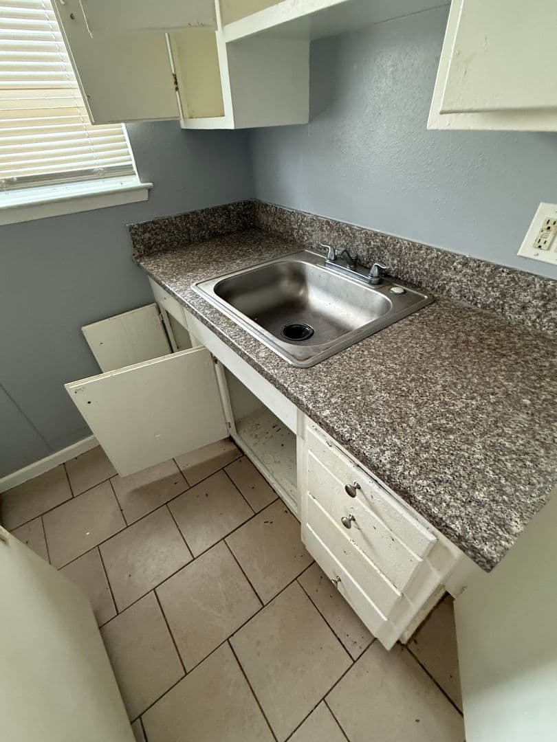 Sacramento Apartment: 618 Plaza Ave