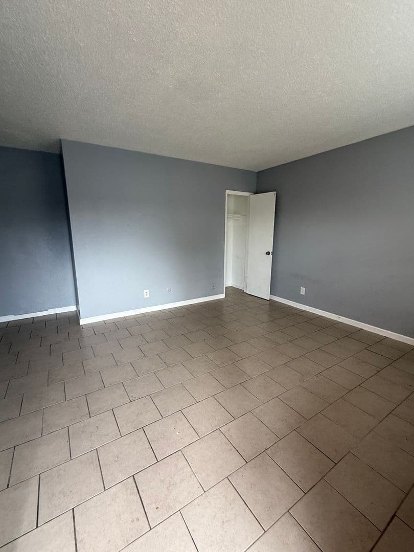 Sacramento Apartment: 618 Plaza Ave