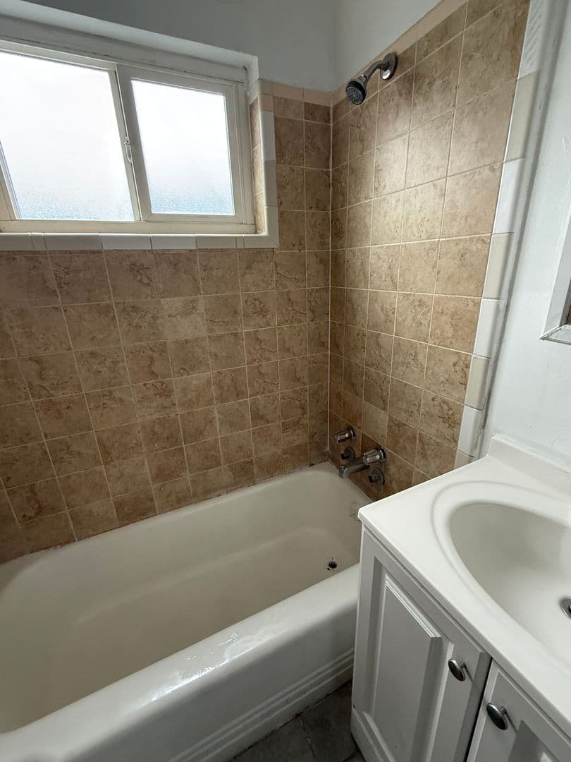 Sacramento Apartment: 701 Plaza Avenue