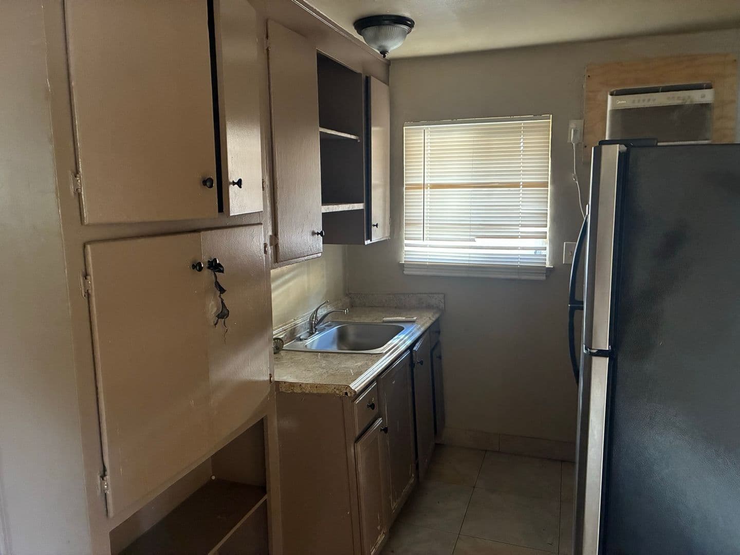 Sacramento Apartment: 618 Plaza Ave