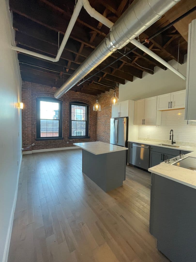 Utica Apartment: 119-137 Hotel Street - 415