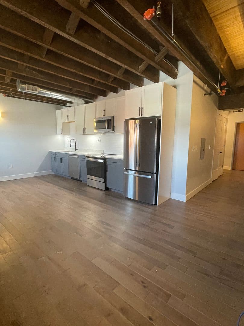 Utica Apartment: 119-137 Hotel Street - 207