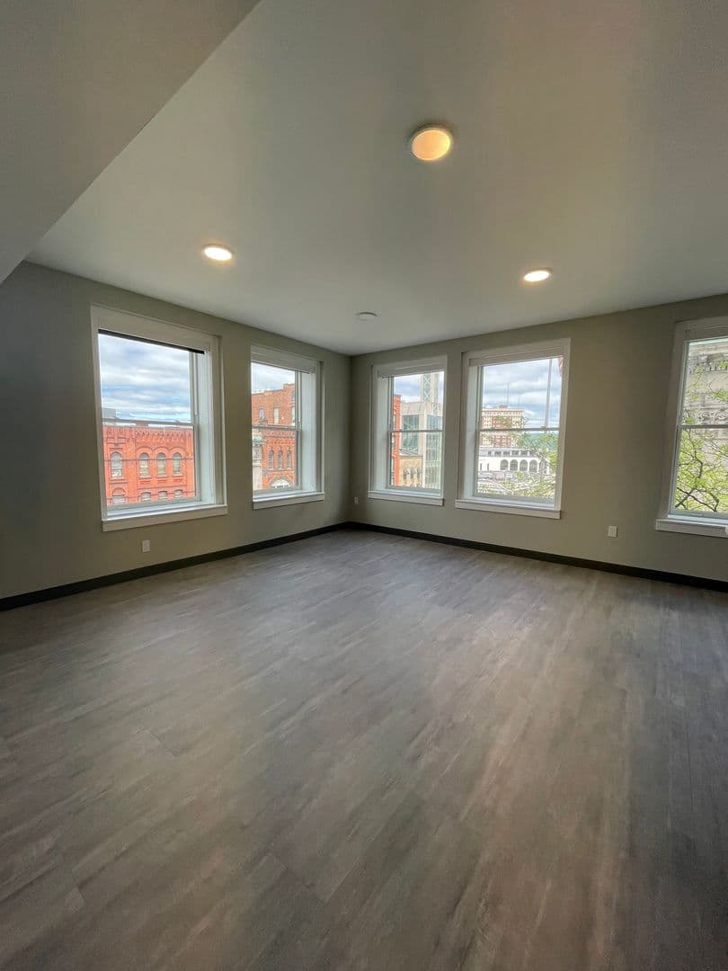 Utica Apartment: 239 Genesee Street