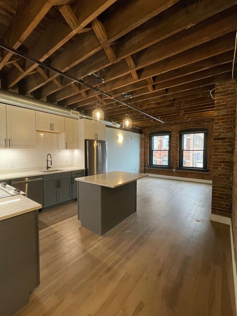 Utica Apartment: 119-137 Hotel Street - 304