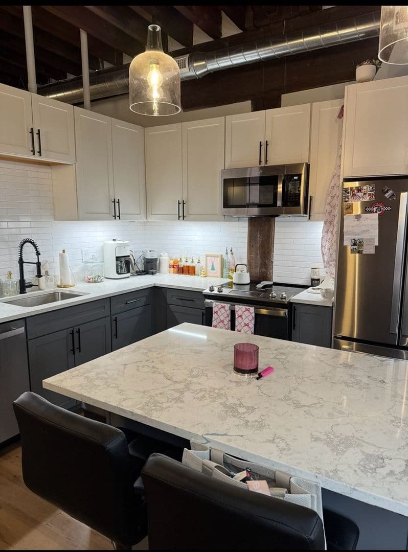 Utica Apartment: 119-137 Hotel Street - 203