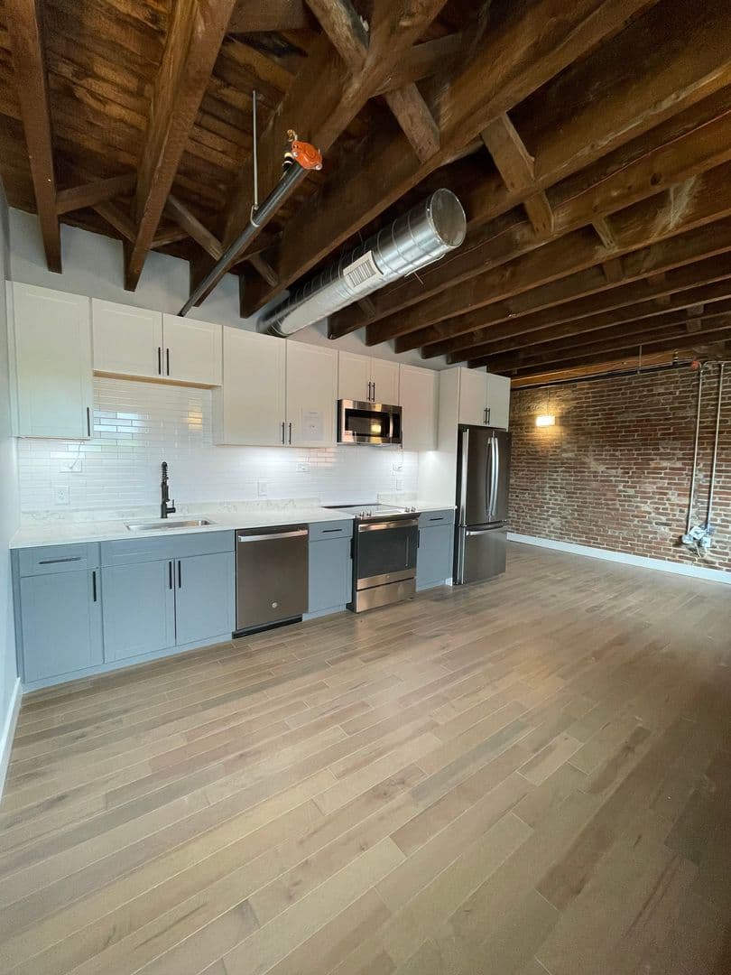 Utica Apartment: 119-137 Hotel Street - 207