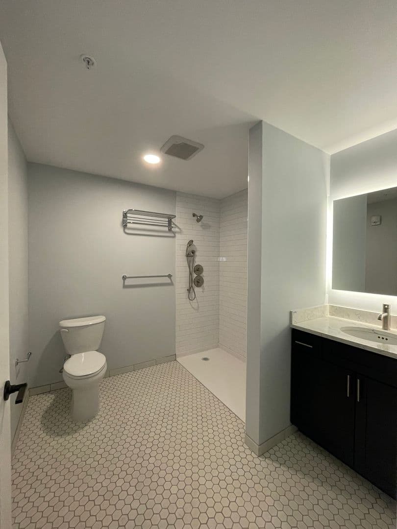 Utica Apartment: 119-137 Hotel Street - 207